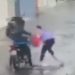 Vídeo: mulher saca guarda-chuva e espanta criminoso durante assalto