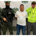 Engenheiro desempregado cria ‘camisa currículo’ para pedir emprego