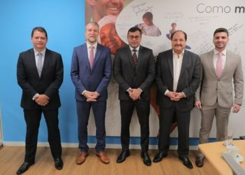 Wilson Lima pede apoio ao BID para retirar famílias em áreas de risco em Manaus