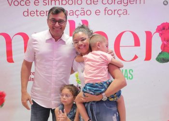 No Dia da Mulher, Wilson Lima encontra com beneficiárias do Auxílio Estadual