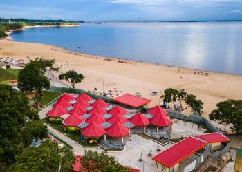 Prefeitura alerta banhistas para cuidados na Ponta Negra durante a festa do Dia do Trabalhador