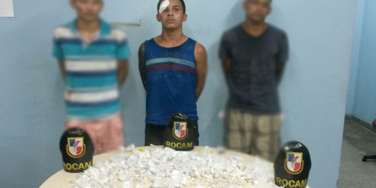 Traficando em beco, homem morre em confronto com a polícia