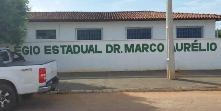 Menino esconde faca de cortar pão na calça e gera pânico em escola do Amazonas