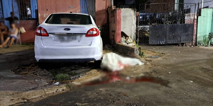 Cenas fortes: Bandidos dilaceram braço de alvo na bala na zona Sul