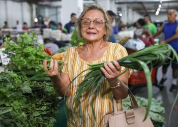 Feiras de Produtos Regionais da ADS em Manaus facilitam dia a dia de moradores e ajudam a criar bom hábito alimentar