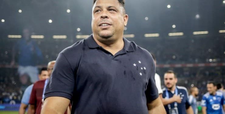 Vídeo: Ronaldo se irrita ao ser pego com homem no porta-malas: ‘o mundo está acabando’