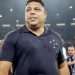 Vídeo: Ronaldo se irrita ao ser pego com homem no porta-malas: ‘o mundo está acabando’