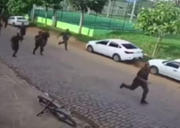 Ladrão é perseguido por pelotão do Exército após furtar bike; assista