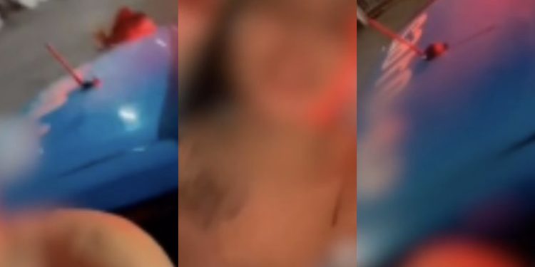 Mulher grava vídeo enquanto passeia em viatura da PM com parte do corpo pendurado em janela
