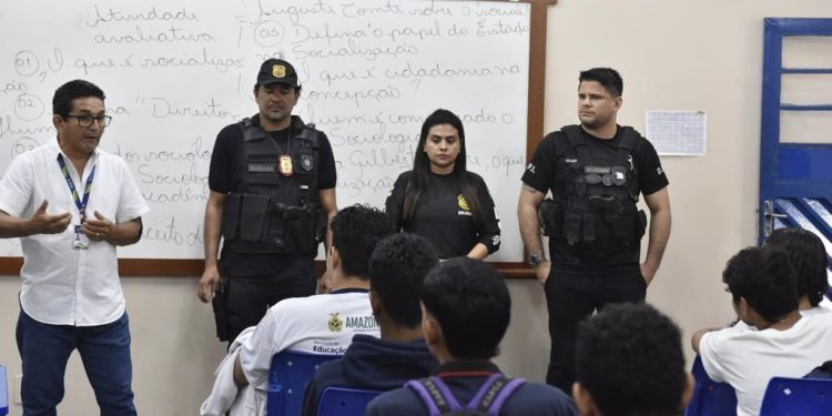 Garoto de 17 anos é apreendido em Manaus após polícia identificar intenção de ataque