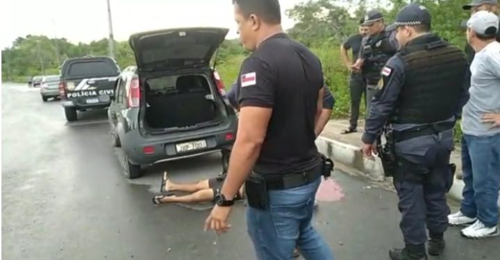 Borracheiro é metralhado em Manaus ao tentar trocar o pneu do carro na rua