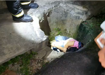 Vídeo: Rota do Distrito atropela mãe e filho e mulher morre ao cair dentro de bueiro