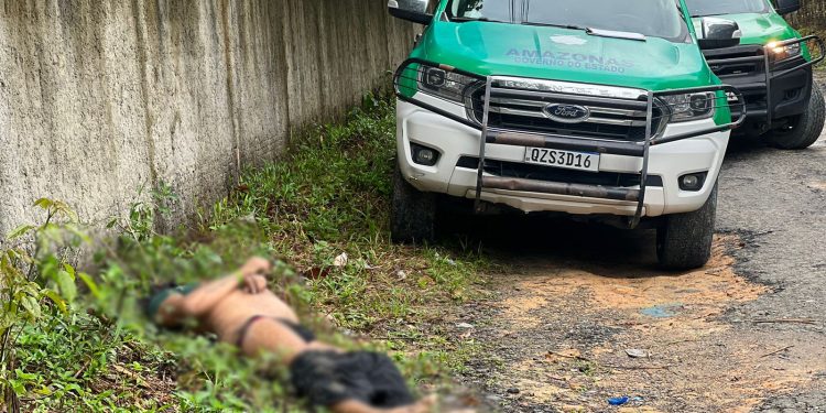 Com as calças arriadas, cadáver é encontrado no Santa Etelvina