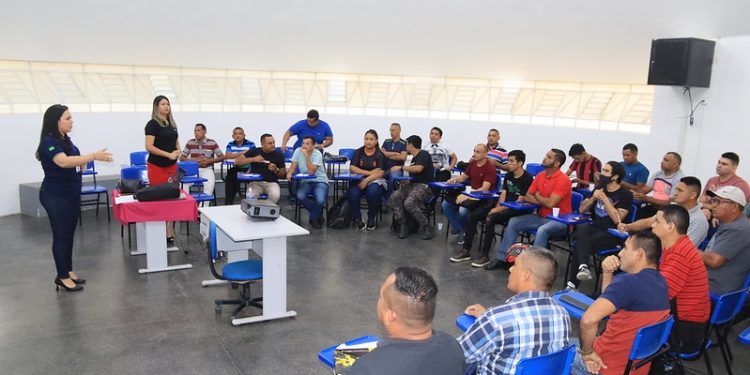 A partir desta segunda, 350 agentes de segurança atuarão em escolas de Manaus