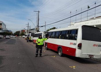 Executivos em Manaus são flagrados rodando com pneus carecas