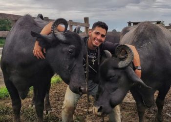 Sem a Capivara Filó, Agenor Tupinambá mostra seu amor por outros animais da fazenda