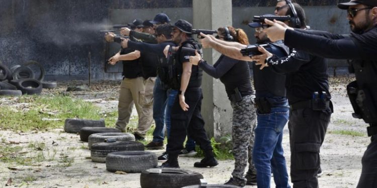 Polícia Civil do Amazonas treina tiro para enfrentar bandidagem