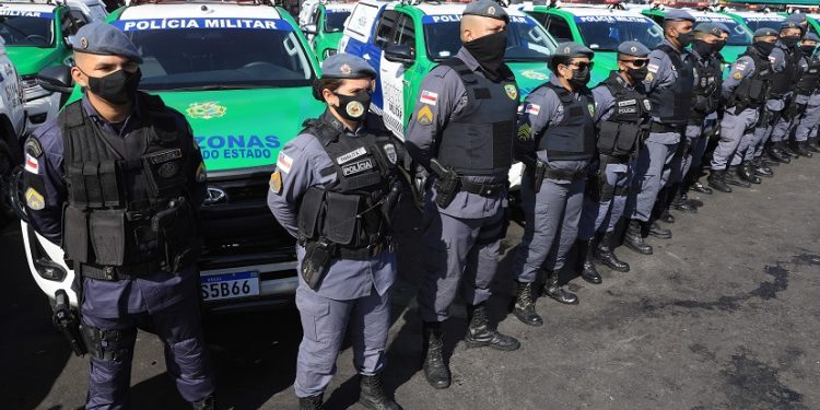 Mulher é presa com drogas em Paris após trabalho da polícia do Amazonas