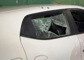 Dupla é fuzilada em carro de aplicativo no Parque Dez; veja imagens