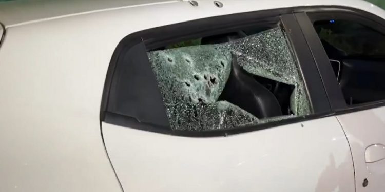 Dupla é fuzilada em carro de aplicativo no Parque Dez; veja imagens