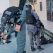 Vídeo: Quarteto do tráfico em Manaus se esconde em bueiro para fugir da PM e acaba preso