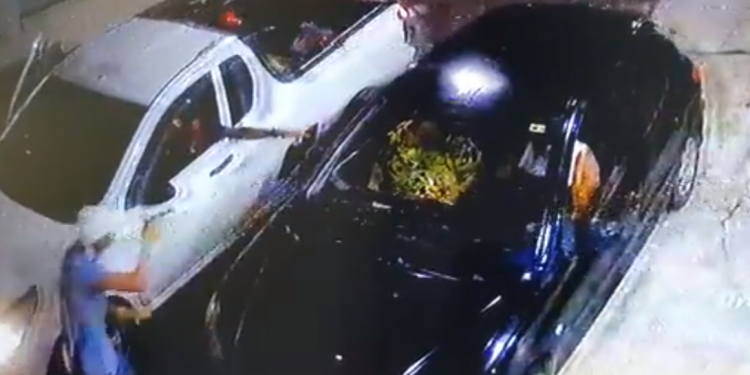 Vídeo: Em Manaus, quadrilha rende família com filhos e idosa, invade casa e dá prejuízo de R$ 2,8 mil