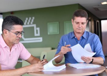 David Almeida  assina novas progressões de servidores da Educação