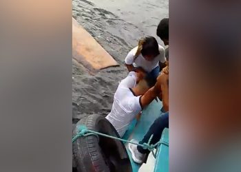 Vídeo: estudante é salvo da morte após canoa alagar no Amazonas na volta da escola