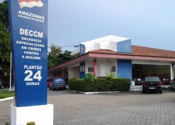 Homem é preso em Manaus após ser flagrado pela PM estrangulando mulher com fio de ferro