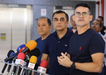 Ônibus de Manaus terão câmeras de segurança em toda a frota, confirma David Almeida