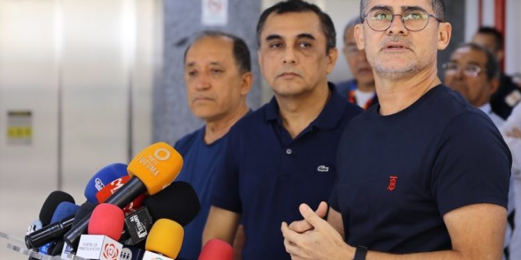 Ônibus de Manaus terão câmeras de segurança em toda a frota, confirma David Almeida