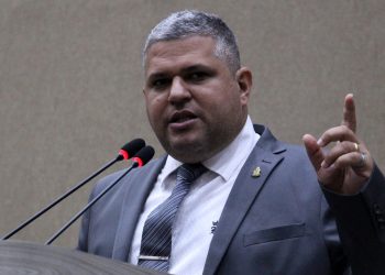 MPE investiga vereador por usar Cotão para financiar seu próprio site em Manaus