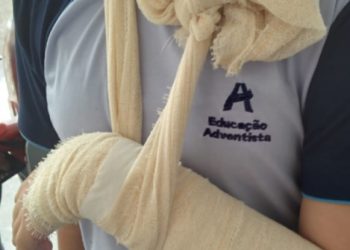 Professora é mãe da aluna esfaqueada na escola Adventista de Manaus: ‘levou cinco facadas, mas está bem’