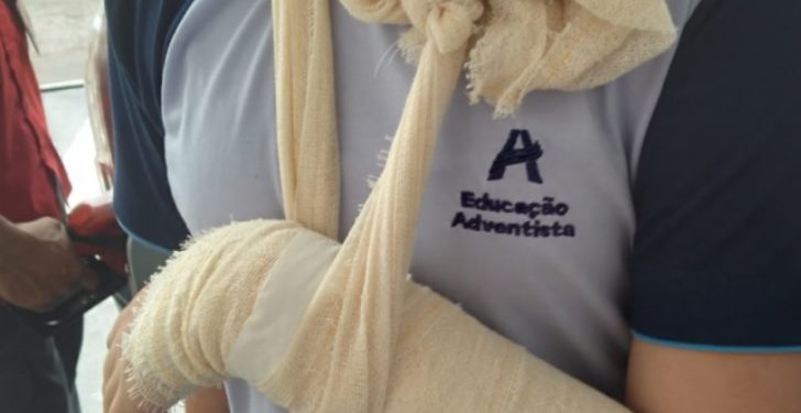 Professora é mãe da aluna esfaqueada na escola Adventista de Manaus: ‘levou cinco facadas, mas está bem’