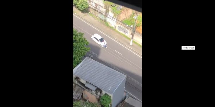 Protegido: Vídeo: mulher se segura no capô do carro para não ser atropelada em Manaus