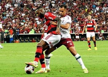 Flamengo e Fluminense entram em campo em busca de título carioca