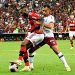 Flamengo e Fluminense entram em campo em busca de título carioca