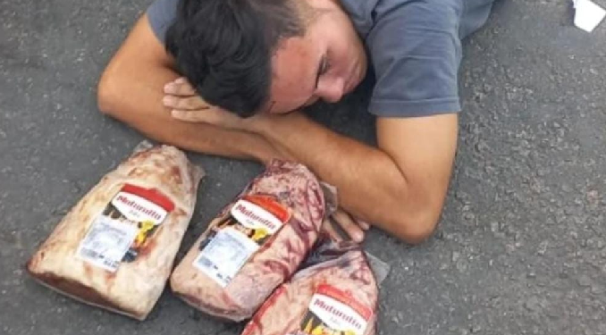 Dupla é presa furtando três peças de picanha de R$ 400 em supermercado de Manaus