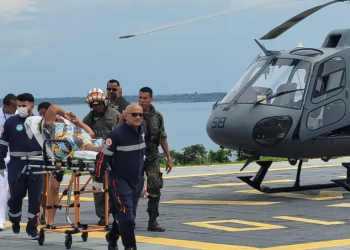 Pescadora encontrada com o marido morto à deriva no AM diz que urubus queriam comê-lo