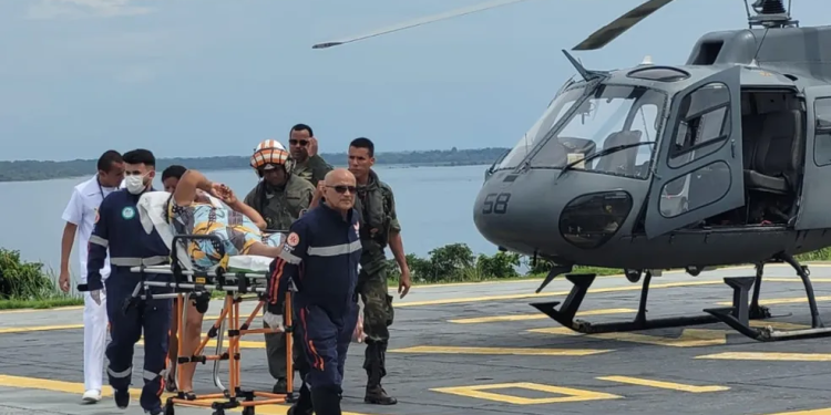 Pescadora encontrada com o marido morto à deriva no AM diz que urubus queriam comê-lo