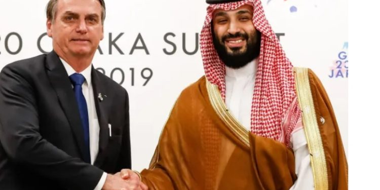 Bolsonaro devolve rolex e mais joias dadas pelos árabes avaliadas em meio milhão