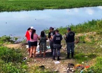 Homem é baleado dentro de embarcação e depois jogado morto em igarapé de Manaus
