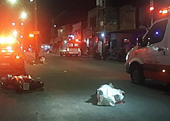 Mototaxista morre e passageiro fica ferido ao serem atingidos por ônibus na Zona Leste de Manaus