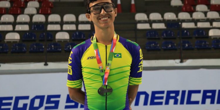 Patinador amazonense é medalha de ouro em Sul-Americano