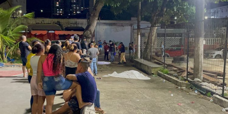 Vídeo: Vulgo ‘Matcho’ é executado no banco da praça no bairro Aleixo na frente de moradores