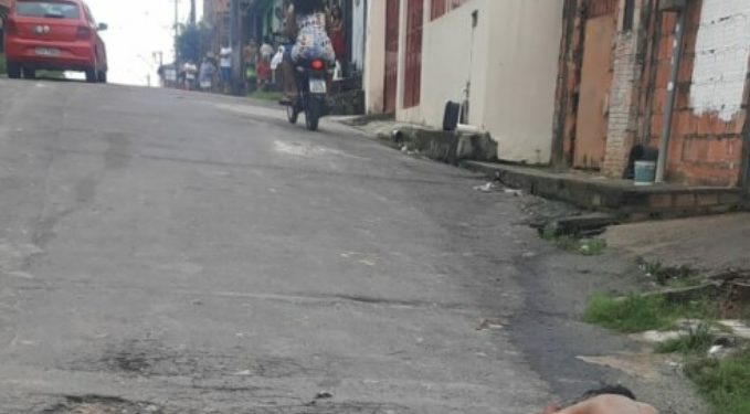 Vídeo: bandidos arrancam massa encefálica de homem à bala em Manaus, mas ele sobrevive