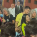 Vídeo: Banda Scorpions é pura simpatia e atende fãs na porta de hotel em Manaus