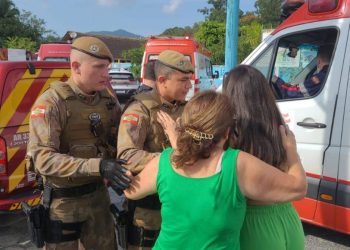 Vítimas têm até 7 anos de idade e foram atacadas após o assassino pular o muro