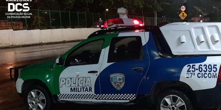 Polícia prende homem que deu facada no pescoço de vizinho idoso
