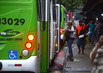 Greve dos ônibus acontece nesta quarta-feira (17), após Justiça autorizar
